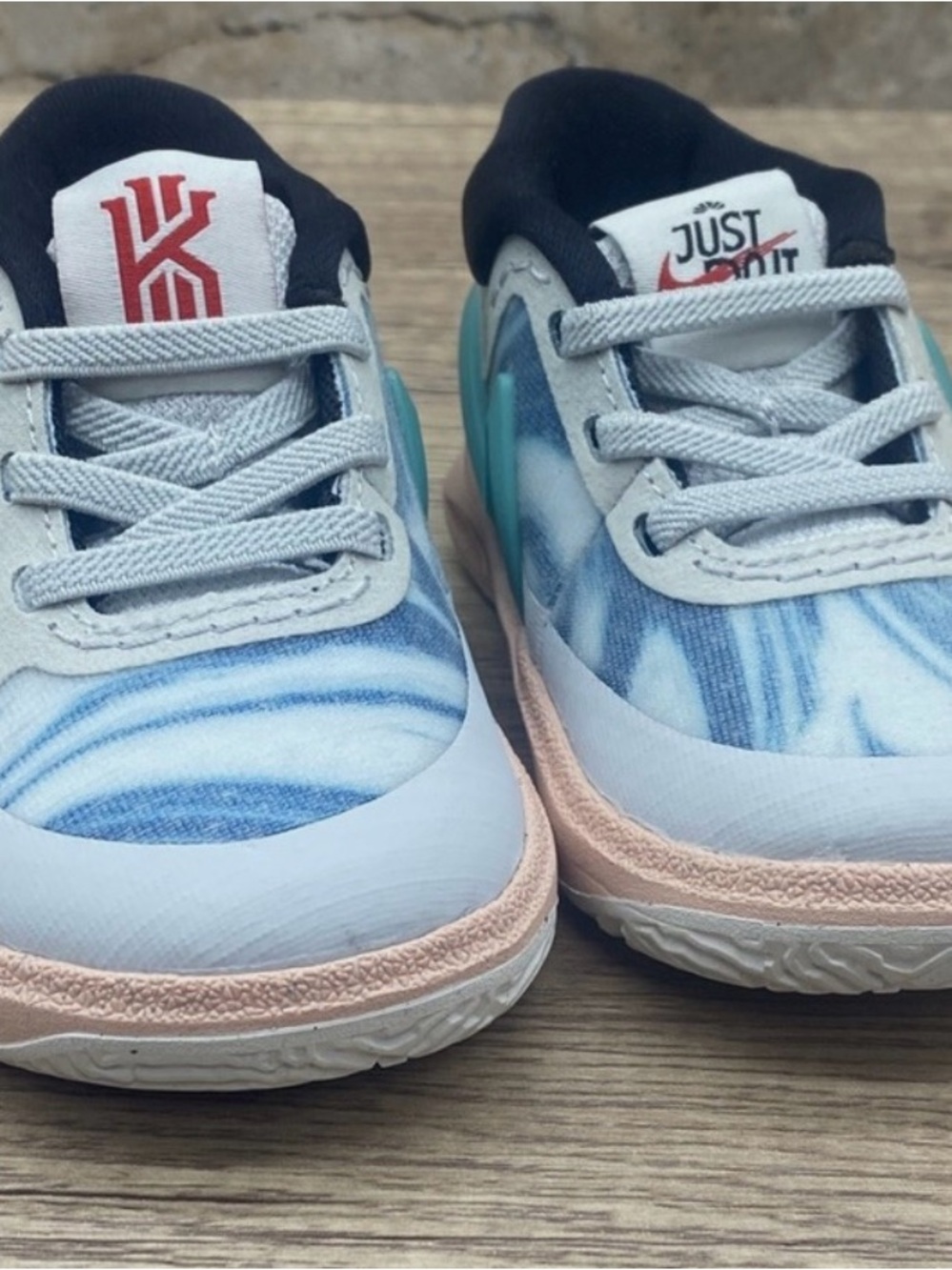 Nike Kids Marble Pattern Low-Top Sneakers in Blue, Pink and Teal size 4c